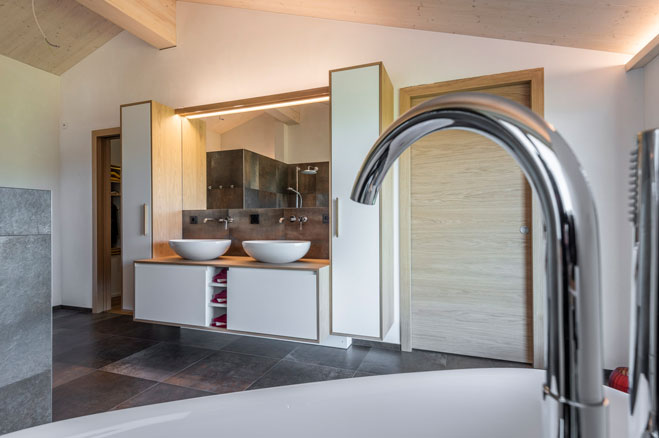 waschplatz wasserhahn – originales Sandholzer-Referenzprojekt