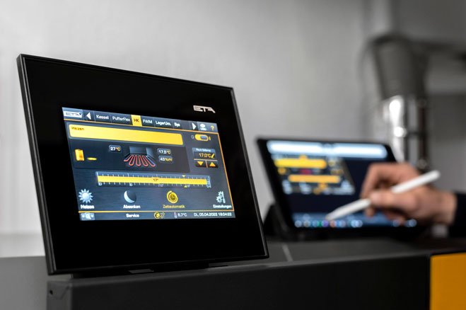 bedienpanel heizung – originales Sandholzer-Referenzprojekt