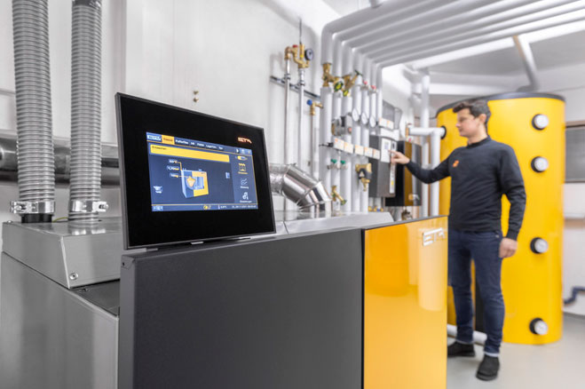 heizungsanlage bedienpanel – originales Sandholzer-Referenzprojekt
